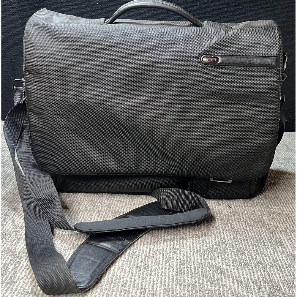 TUMI Messenger Bag Black Nylon Laptop Briefcase Mens Expandable Shoulder 18"